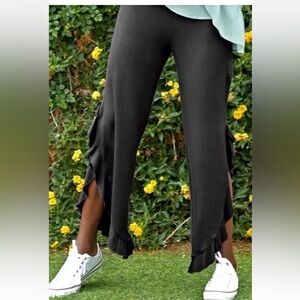 Women’s Matilda Jane pants size small.